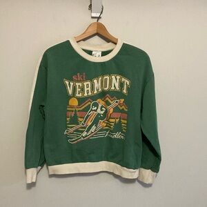 Green & White Crewneck Sweatshirt with Retro Graphic Ski Vermont IML Size Small
